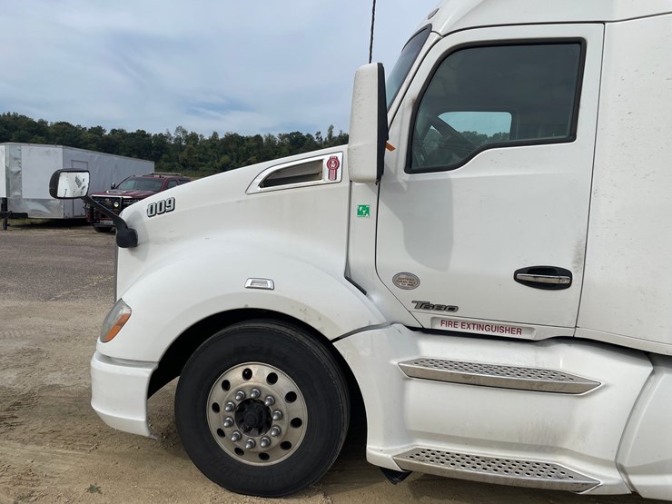 2017-kenworth-t680-image-34