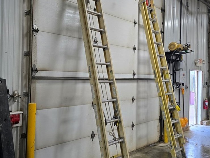 #9739-•-louisville-24'-extension-ladder-image-3