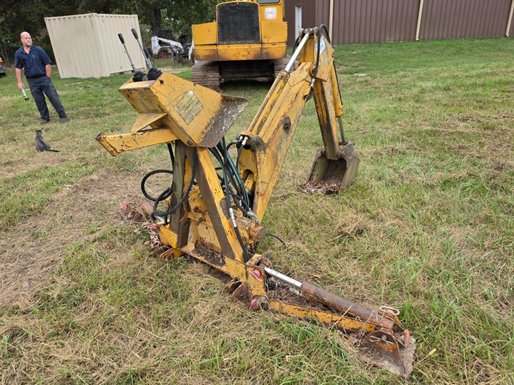 #25268-•-international-3082-series-a-back-hoe-attachment-image-5
