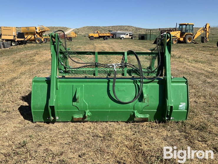 john-deere-grapple-bucket-image-6