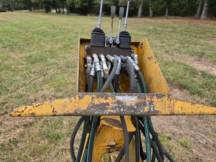 #25268-•-international-3082-series-a-back-hoe-attachment-image-39