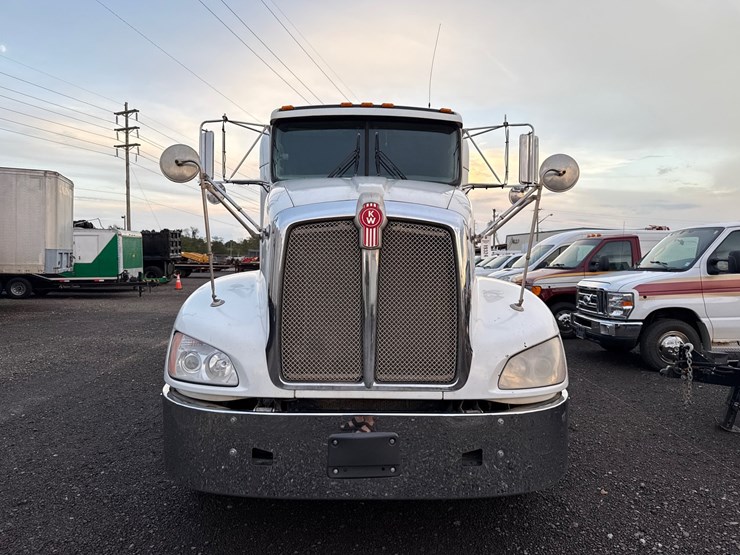2013-kenworth-t660-image-2