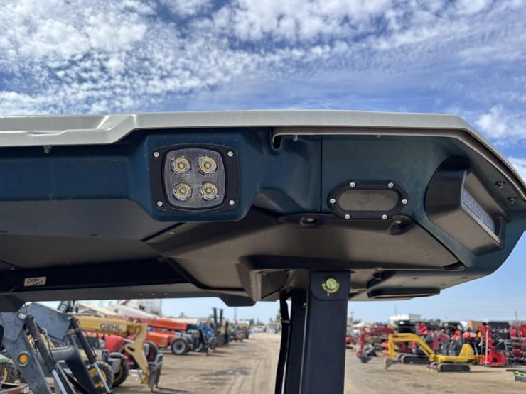 2023-monarch-mkv-tractor-image-17
