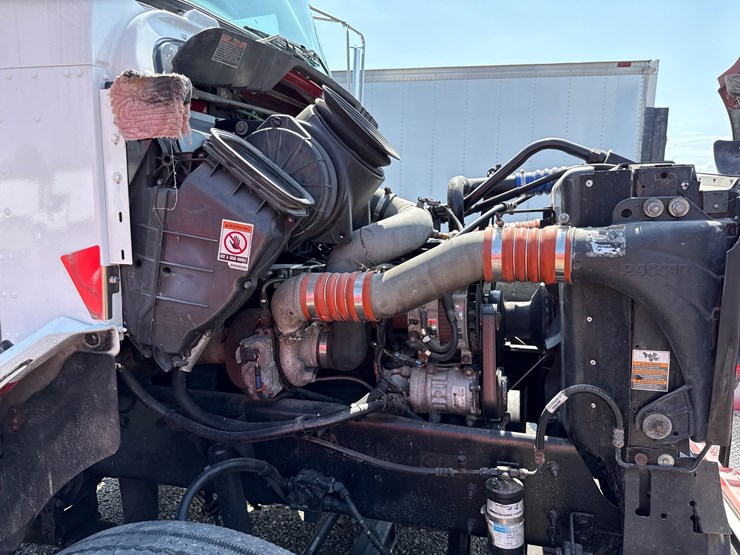 2010-kenworth-t370-image-17