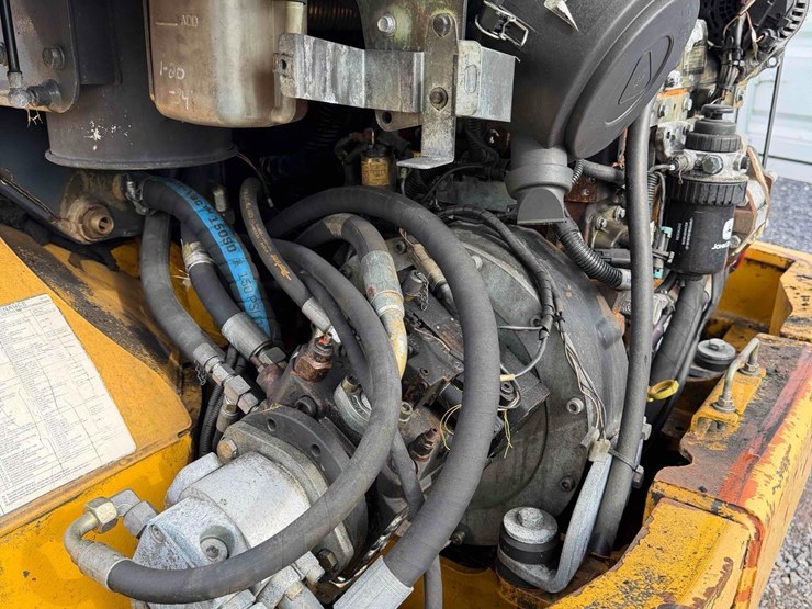 2013-deere-244j-image-21