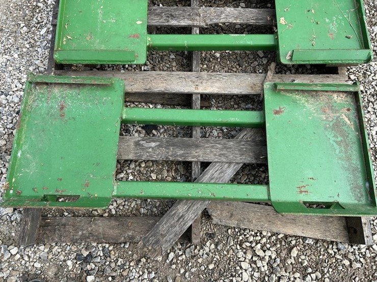 skid-steer-to-jd-50c-carrier-adaptor-image-1