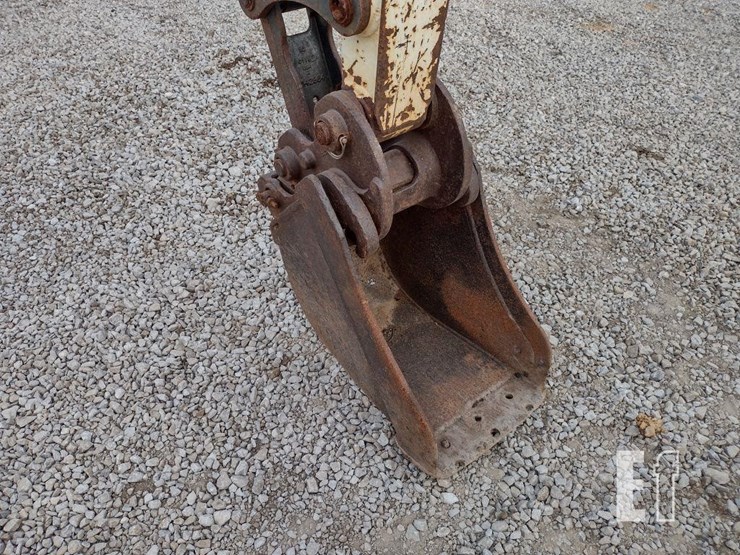 2010-bobcat-e35-image-22