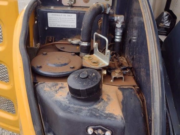 2016-deere-35g-image-32