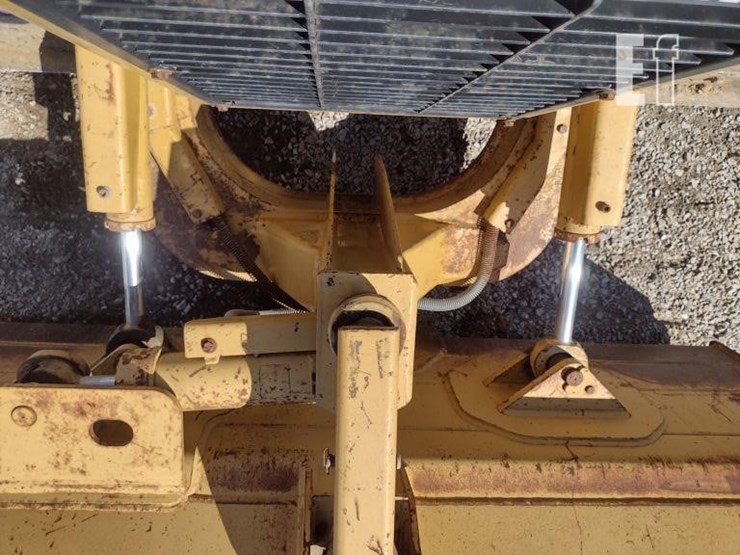 2003-caterpillar-d4g-xl-image-25