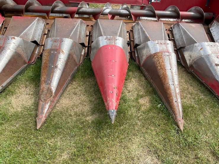 #1325-•-case-1063-(6)-row-corn-head-image-12