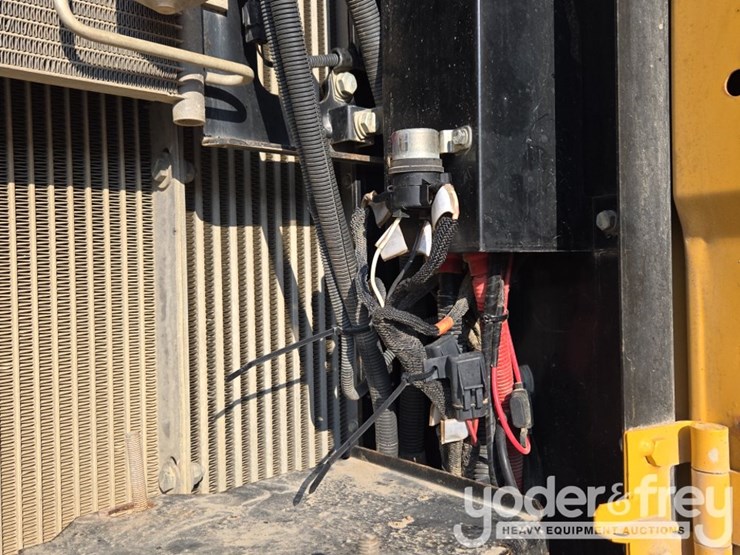 2019-deere-210g-lc-image-37