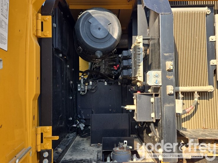 2019-deere-210g-lc-image-27