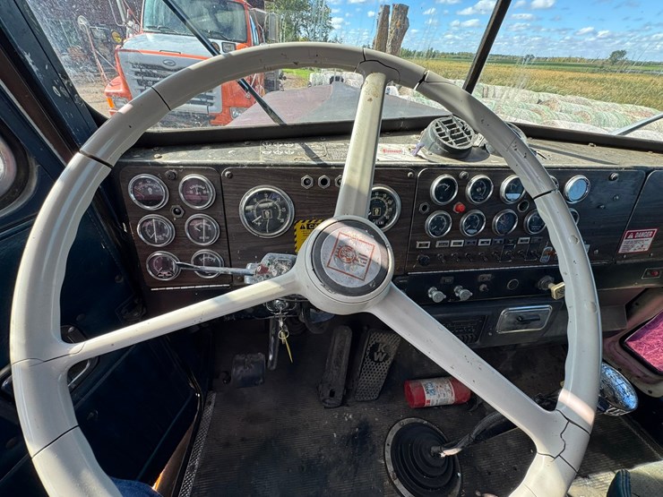 1981-kenworth-w900-image-42