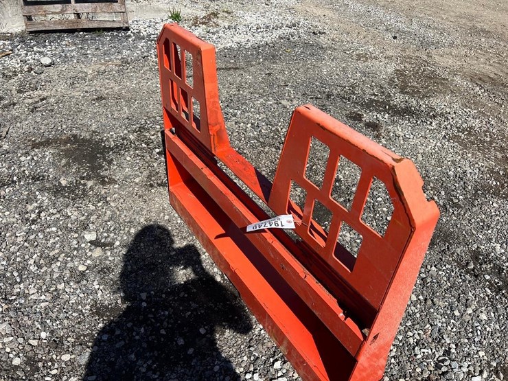 walk-through-skid-steer-fork-frame-backing-plate-image-4