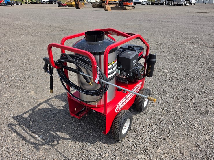 #2003-•-magnum-4000-series-hot-water-pressure-washer-w/-gas-engine,-no-batter-image-3