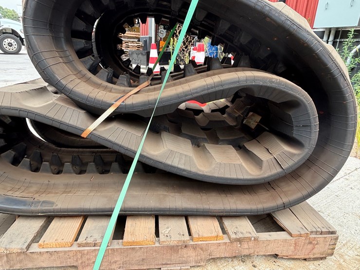 #1106-•-set-of-new-skid-steer-tracks-(west-salem,-wi)-image-8