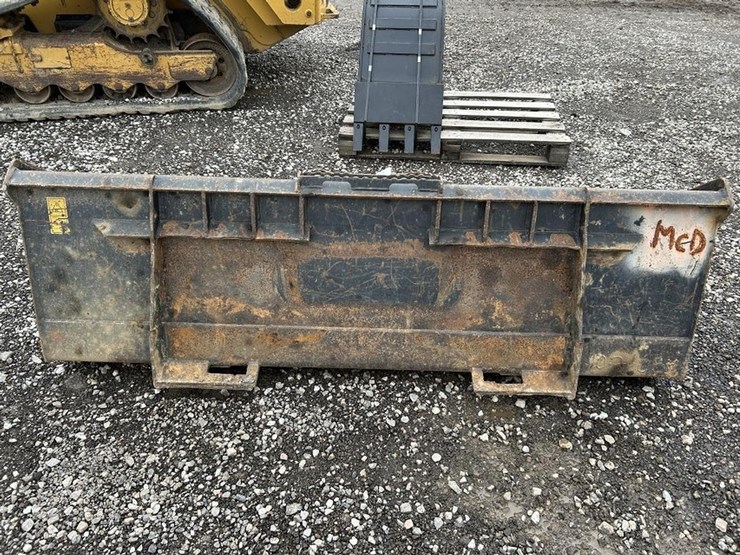 74”-skid-steer-tooth-bucket-image-4
