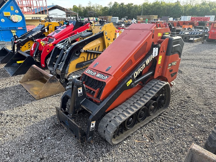 2015-ditch-witch-sk750-image-1