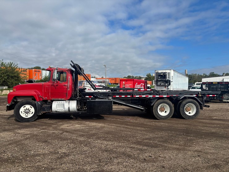 mack-rd688s-image-2