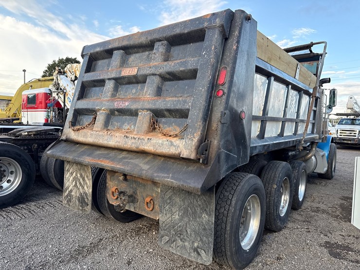 2001-peterbilt-379-image-8