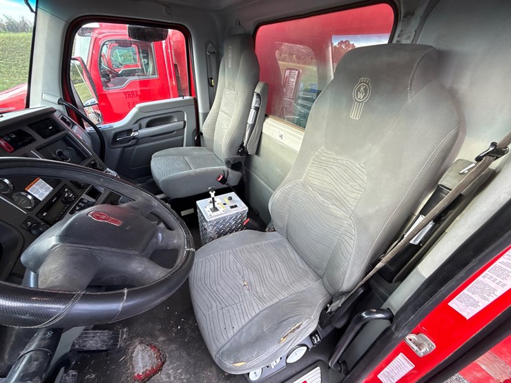 2016-kenworth-t880-image-14