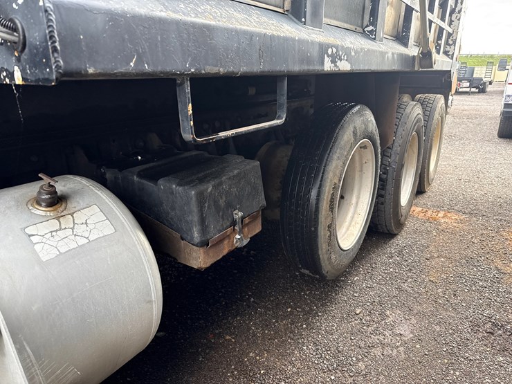 1997-peterbilt-378-image-13
