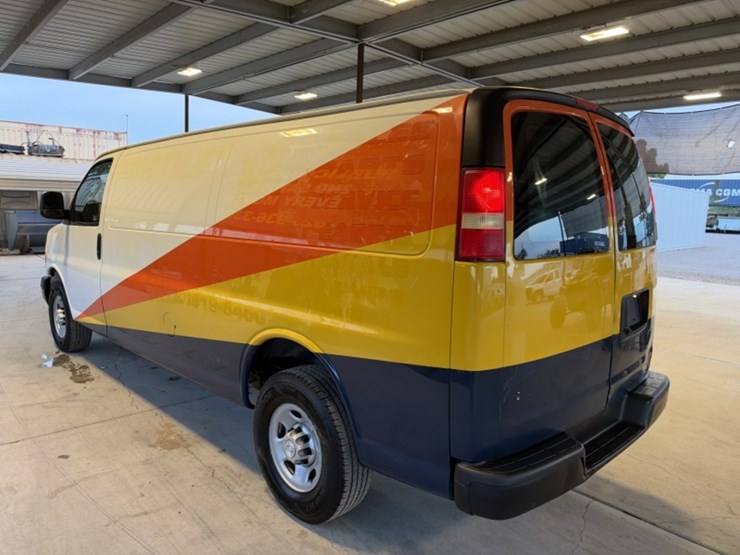 2018-chevrolet-express-2500-image-6