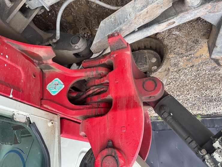 2016-takeuchi-tb260-image-11
