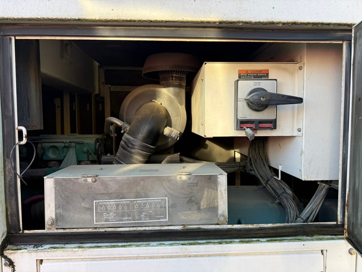 #3501-•-whisperwatt-dca-1651v-towable-generator-image-15