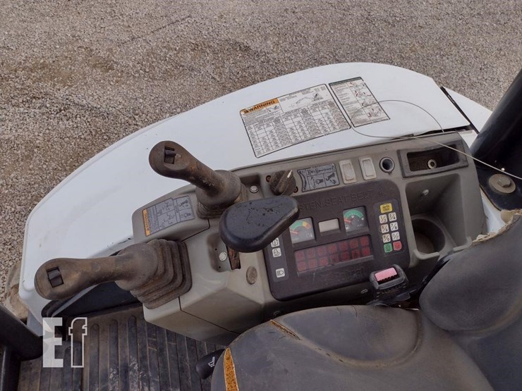 2010-bobcat-e35-image-8