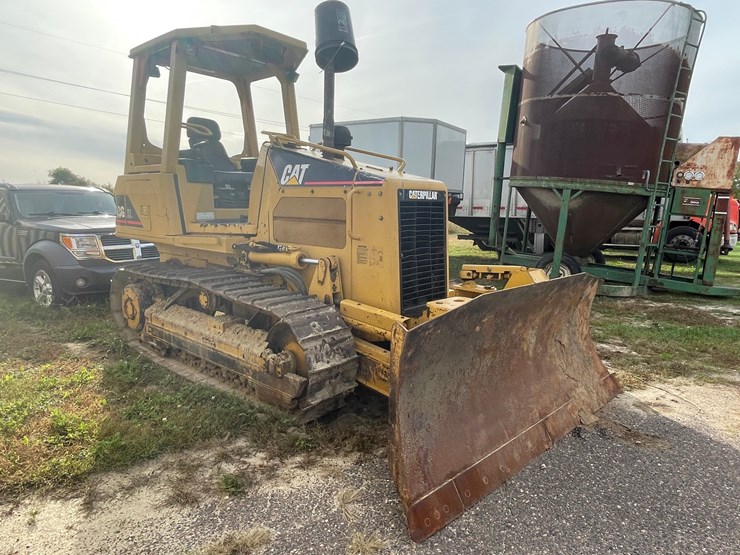 2005-caterpillar-d3g-xl-image-3