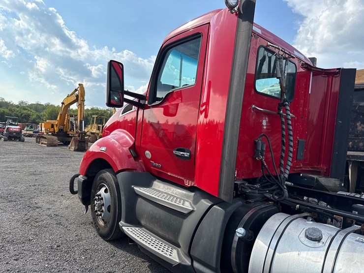 2019-kenworth-t680-image-11