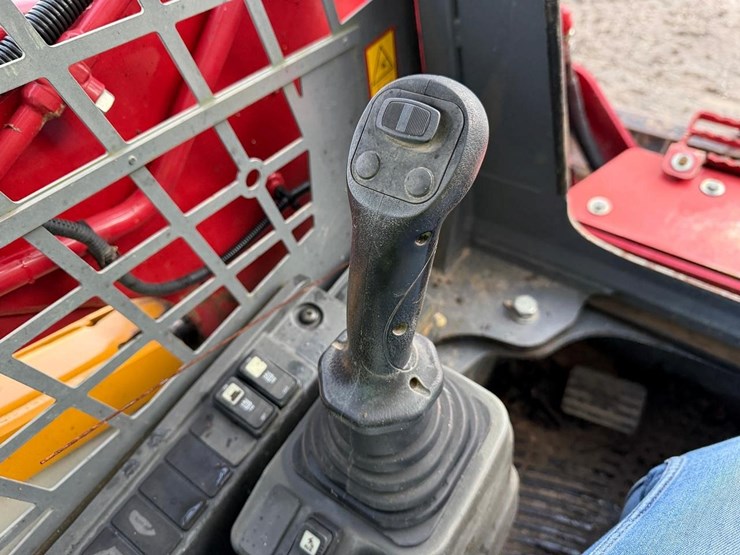 2020-takeuchi-tl8-image-26