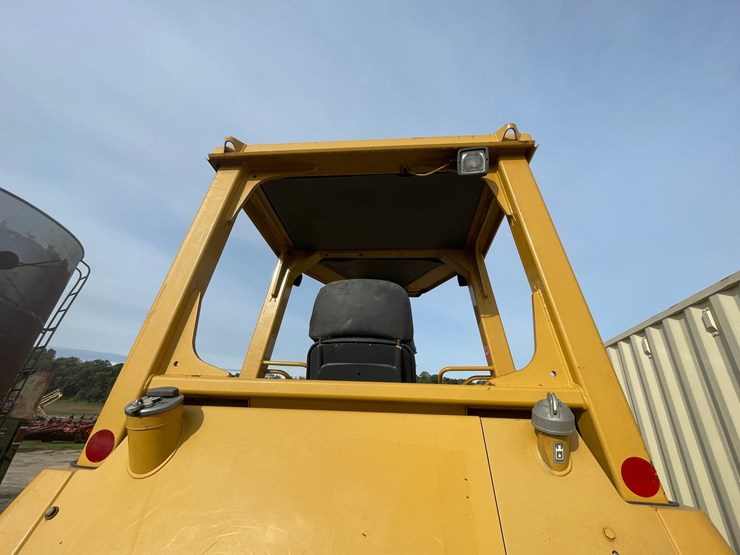 2005-caterpillar-d3g-xl-image-25