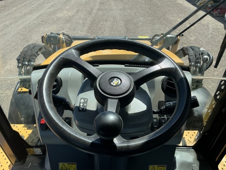 2019-caterpillar-420f2-it-image-23