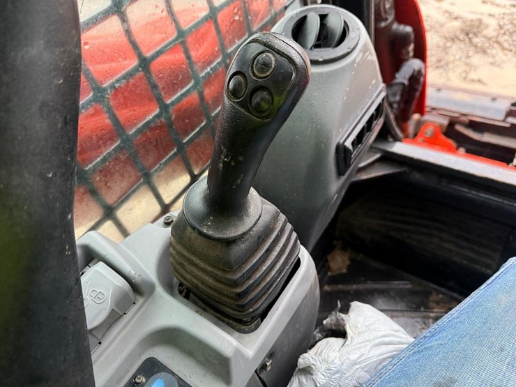 2012-kubota-svl75-image-25