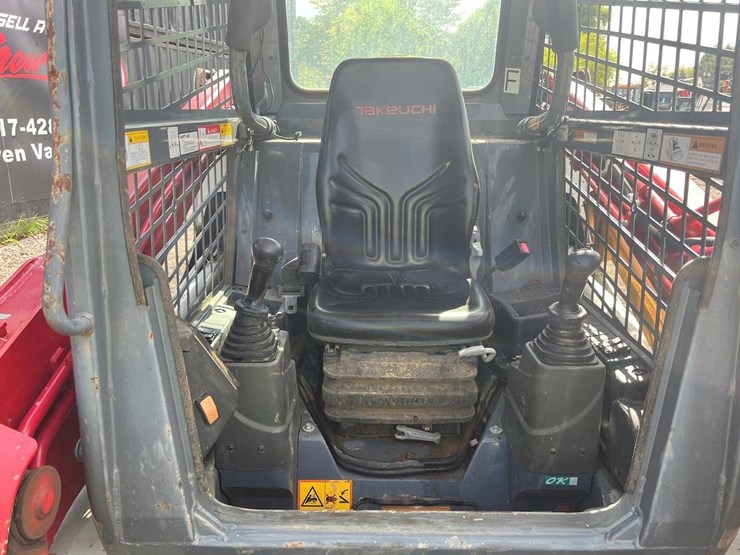 2023-takeuchi-tl8-image-18