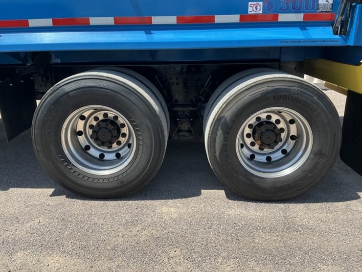 2018-peterbilt-520-image-8