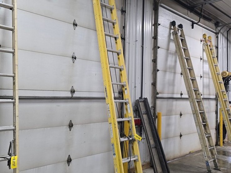 #9738-•-louisville-28'-extension-ladder-image-3