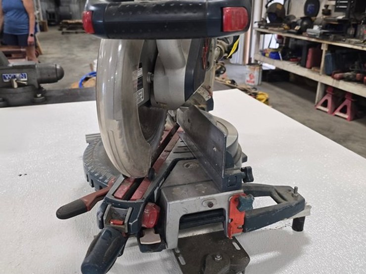 #9717-•-bosch-12"-compound-miter-saw-image-11