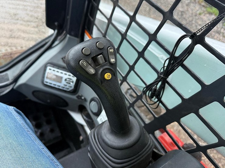 2022-bobcat-s740-image-19