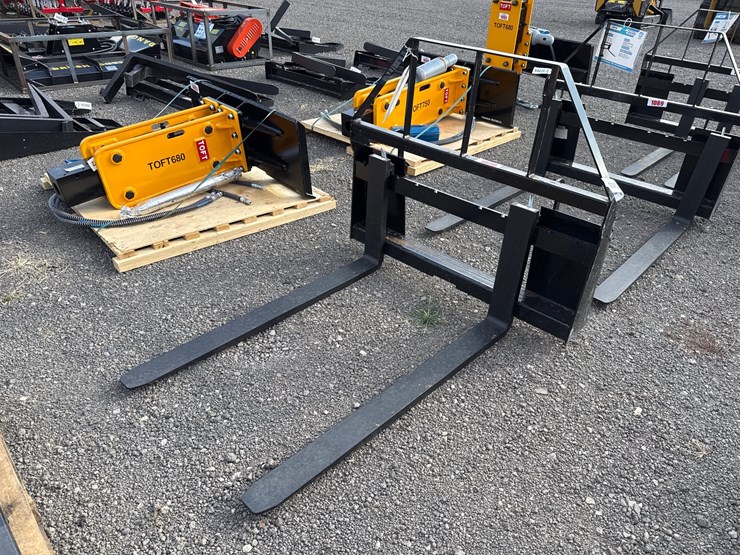 #1090-•-48"-skid-steer-pallet-forks-image-1