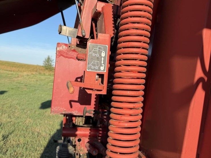 2008-new-holland-br7090-image-24