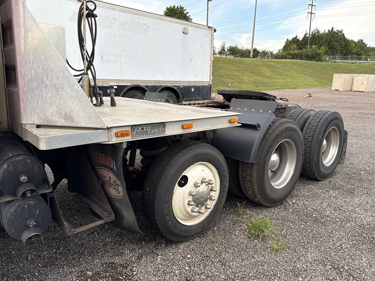 1997-peterbilt-357-image-11