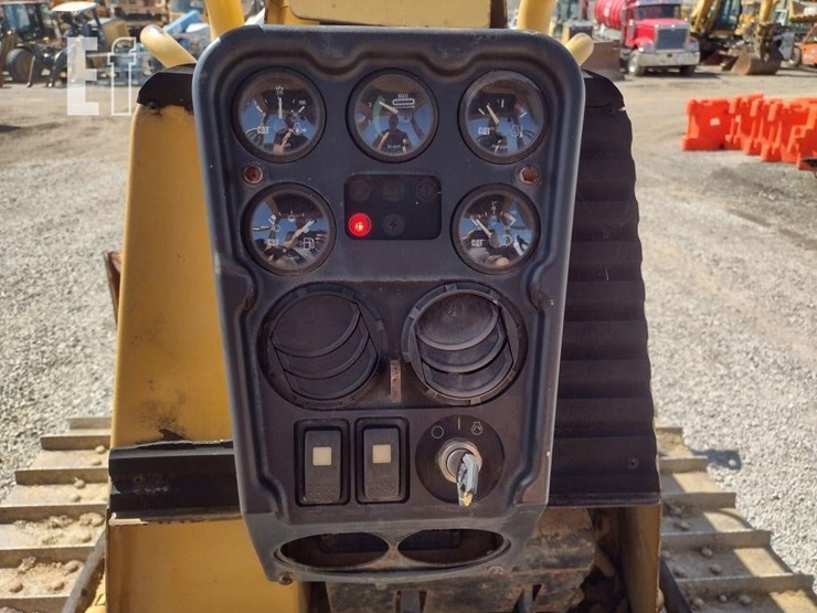2003-caterpillar-d4g-xl-image-8