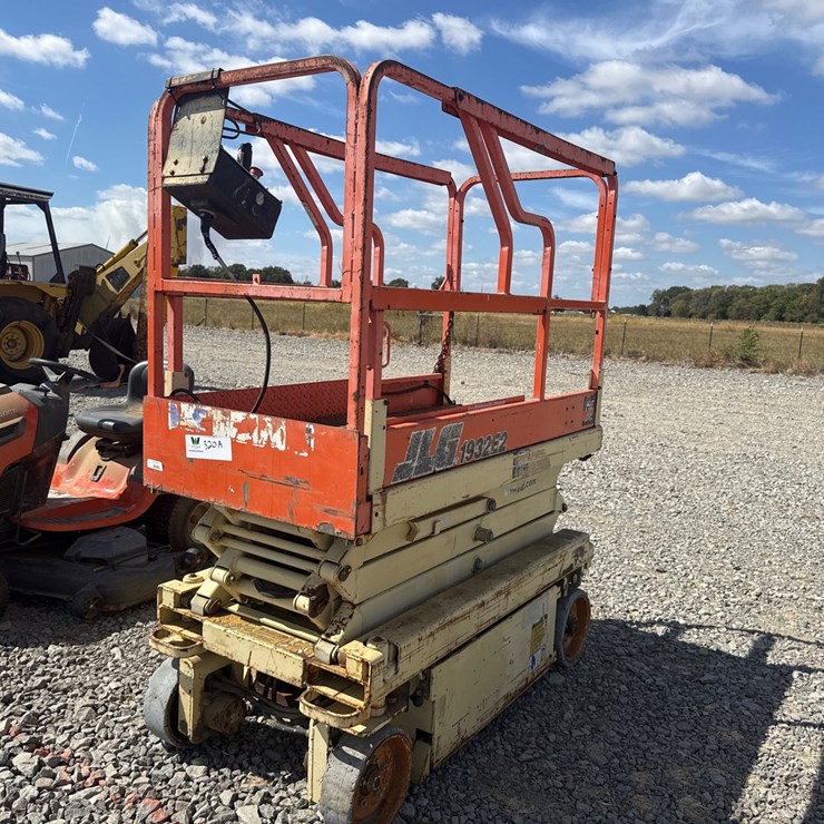 JLG 1932E2
