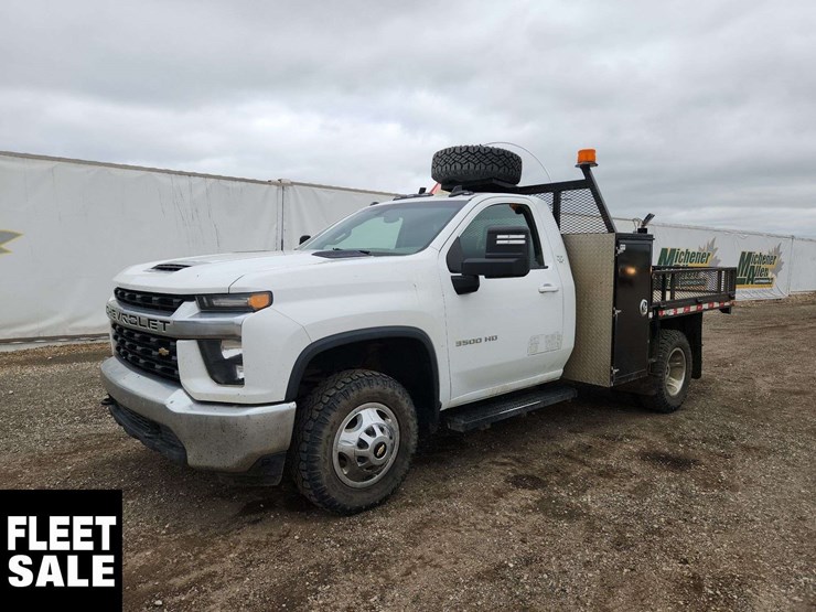 2021-chevrolet-silverado-3500hd-image-1