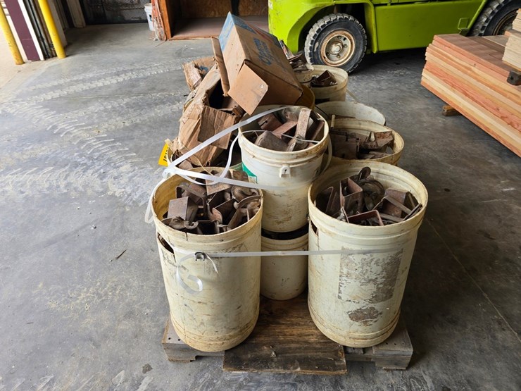 #9757-•-cement-form-clamps-image-2