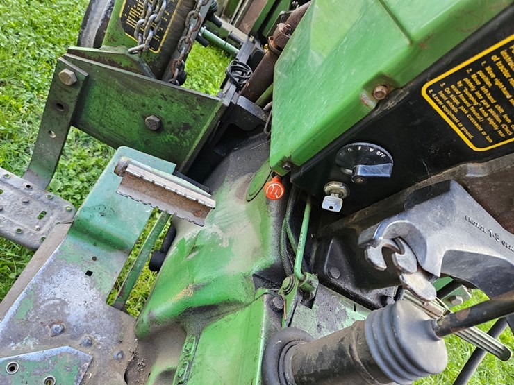 john-deere-2440-image-25