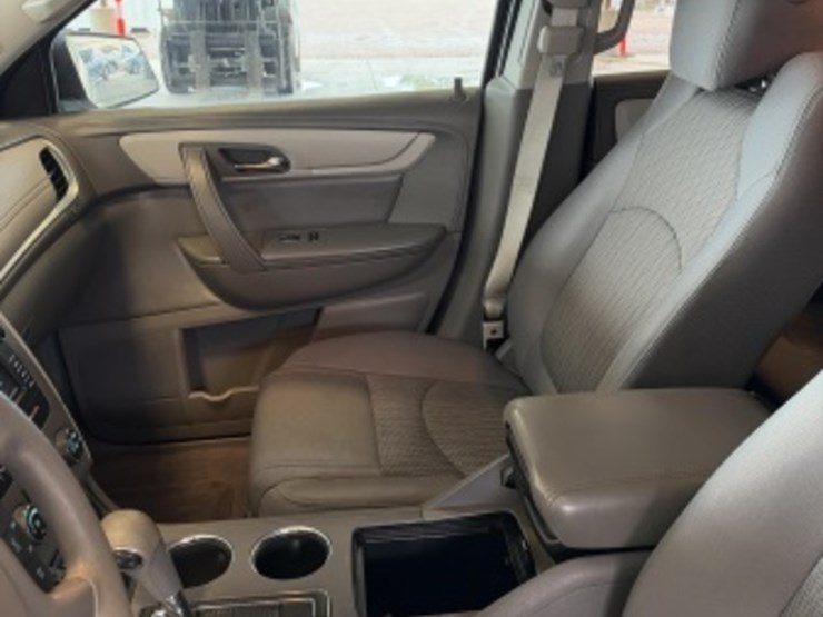 2016-chevrolet-traverse-image-21